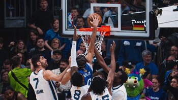 Contra cuatro rivales y a