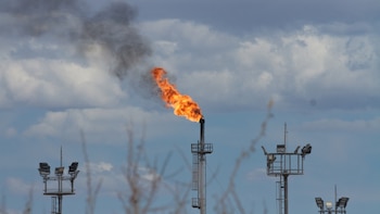 EN VIVO | El precio del petróleo se desploma tras el anuncio de acuerdo entre EEUU e Irán y el alivio en el estrecho de Ormuz