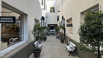 El Pasaje Rue des Artisans