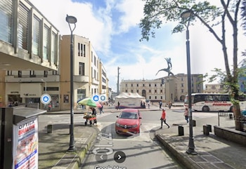 El hecho se presentó en la esquina de la Plaza de Bolívar de Manizales - crédito captura de pantalla Google Maps