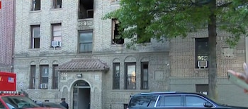 El incendio en Fordham, Bronx, dejó un saldo trágico con la muerte de un niño de un año y siete heridos, entre ellos dos gemelos en estado crítico. Foto: NBC News