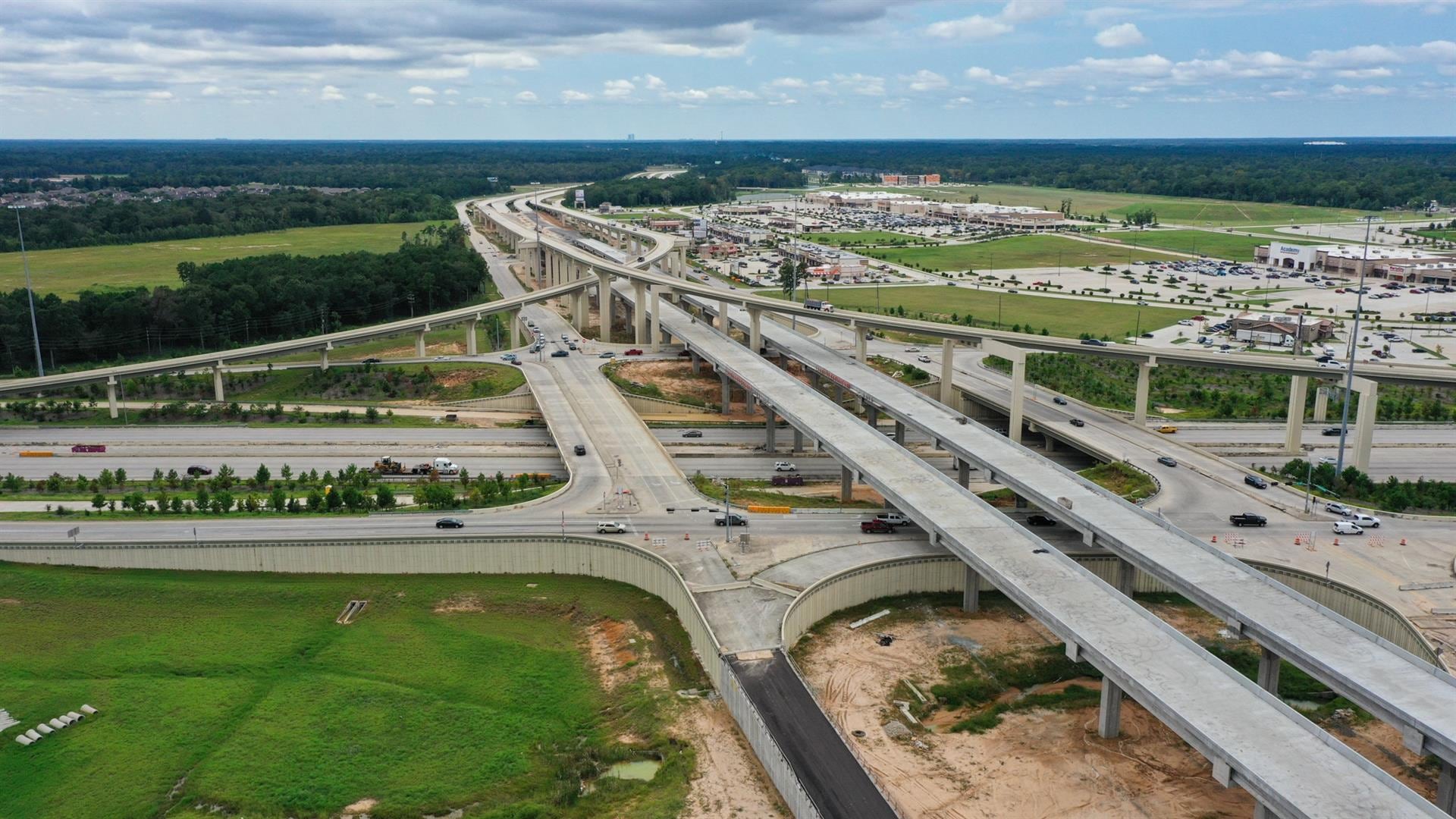 Ferrovial gana 258 millones hasta junio, un 52% menos por extraordinarios, pero eleva un 5% los ingresos