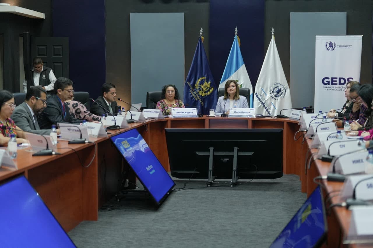 Vicepresidenta Karin Herrera impulsa sistema digital para monitorear el desarrollo social en Guatemala