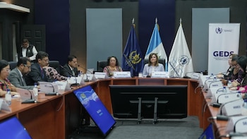 La vicepresidenta Karin Herrera dirige una reunión del Gabinete de Desarrollo Social con un nuevo sistema digital