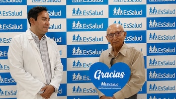 La operación definitiva tuvo una duración aproximada de seis horas e incluyó la técnica TAR y la colocación de una malla para reforzar la pared abdominal - Créditos: Essalud.