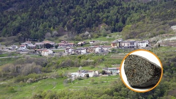 Pierde las llaves del coche y al ir a buscarlas con el detector de metales encuentra un meteorito