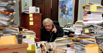 Meme del polémico escritorio de