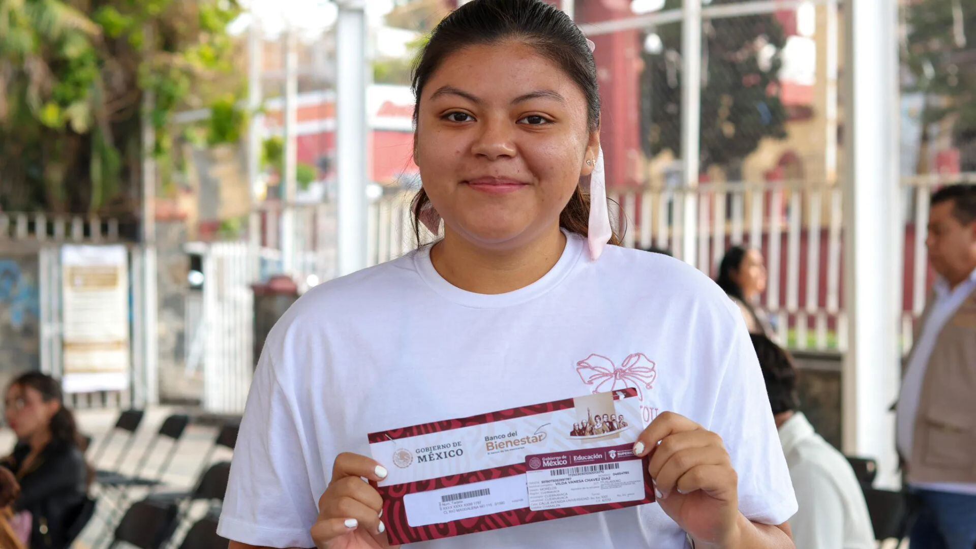 La Clave del Centro de Trabajo (CCT) es un código único asignado por la SEP que identifica a cada escuela y es indispensable para que los estudiantes puedan acceder a las Becas Benito Juárez