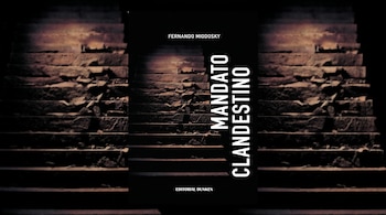 Composición horizontal con la portada del libro Mandato clandestino de Fernando Miodosky, con una escalera de piedra y escombros en el centro.