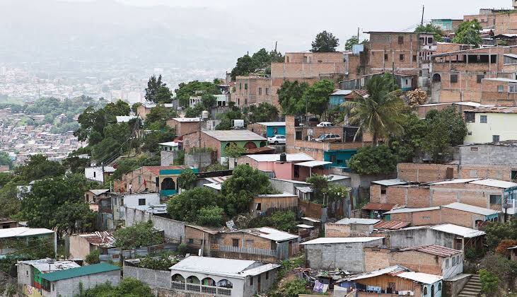 Familias de Villa Nueva abandonaron sus viviendas tras amenazas atribuidas a estructuras criminales. (FOTO: Insight Crime)
