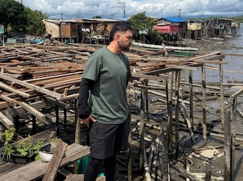 El creador Camilo Triana documenta la destrucción que dejó el terremoto en el barrio La Cima, en Buenaventura - crédito @triannacamilo/IG