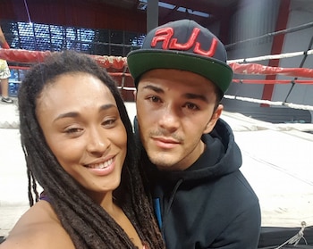 Su pareja, la también exboxeadora Hanna Gabriels, indicó a medios nacionales que Vásquez trasladaba dosis para consumo propio. Crédito: Facebook Bryan "El Tiquito" Vásquez