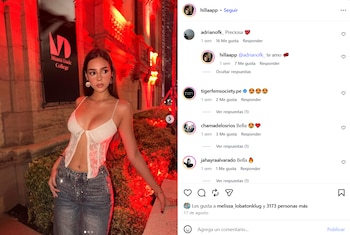 Captura de pantalla de Instagram con la fotografía de una joven posando de noche y la sección de comentarios en el lado derecho