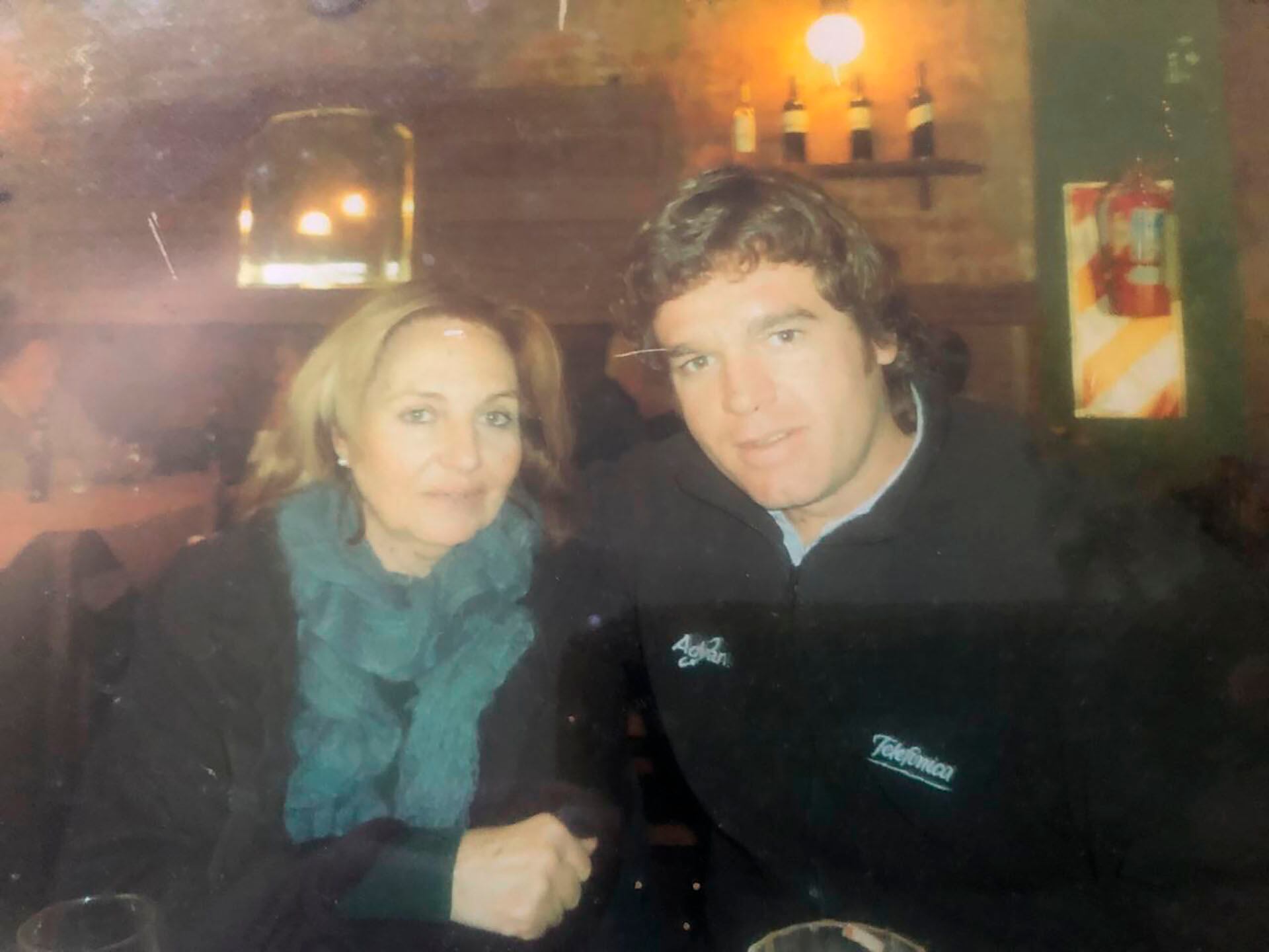 Con su abuela Ana María, la que le hacía de intermediaria para negociar los caballos por teléfono