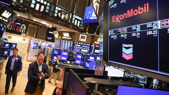 El S&P 500 cerró a la baja por las ventas en acciones ligadas a la IA