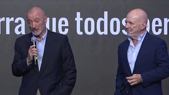 Arturo Pérez-Reverte denuncia “presiones para que algunos no vinieran” a las charlas sobre la Guerra Civil que tuvo que aplazar tras el ‘no’ de David Uclés