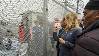 La gobernadora de New Jersey denuncia que el ICE le niega el acceso a un centro de detención de migrantes