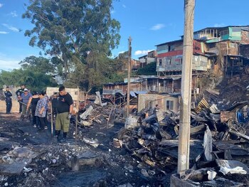 Las causas del incendio en Armenia permanecen bajo investigación, barajándose hipótesis de accidentes domésticos o cortocircuitos por las precarias condiciones habitacionales - crédito prensa Alcaldía de Armenia