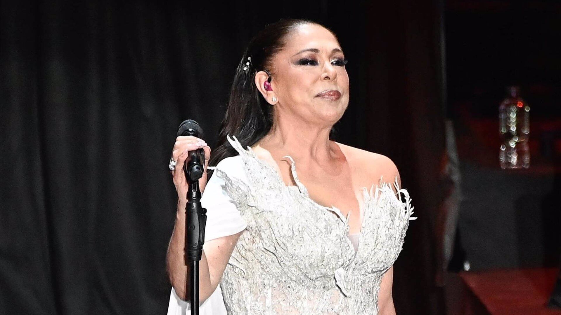 Isabel Pantoja en el escenario durante su concierto en el Festival Starlite Christmas. (EUROPA PRESS).