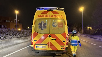 Muere el conductor de un vehículo tras colisionar con las cabinas de peaje en la R-5