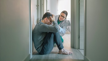 La primera estancia en el piso psiquiátrico señala dificultades a largo plazo para la salud mental de casi todos los pacientes