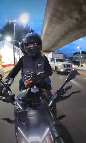 El trabajador narró que la situación ocurrió durante su último servicio de la jornada y decidió terminar el traslado ante la insistencia de la usuaria. (Captura de pantalla)