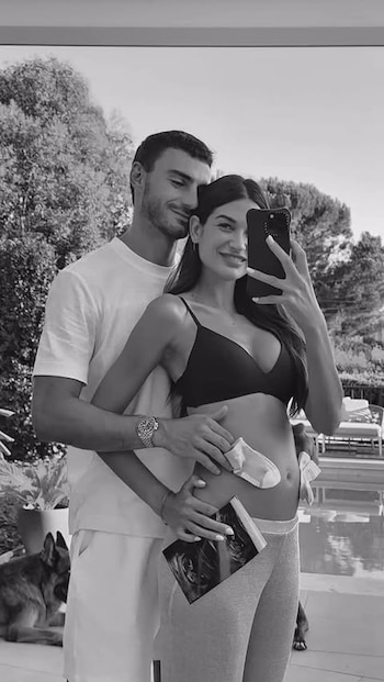 Estela Grande, junto al futbolista