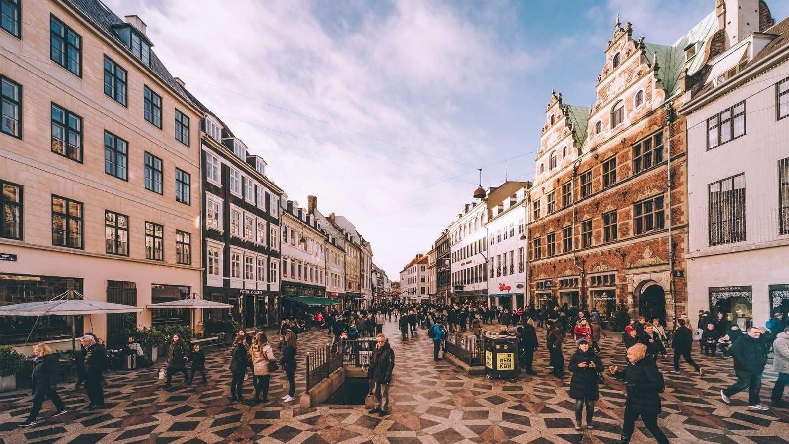 Strøget, la zona peatonal y comercial más famosa de Copenhague (Visit Copenhague).