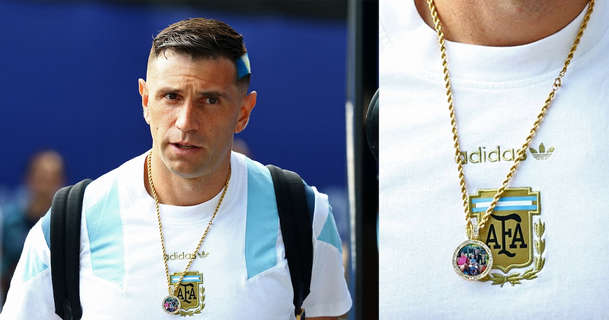 El particular amuleto familiar que repitió Emiliano Dibu Martínez en su llegada al estadio para Argentina-Cabo Verde