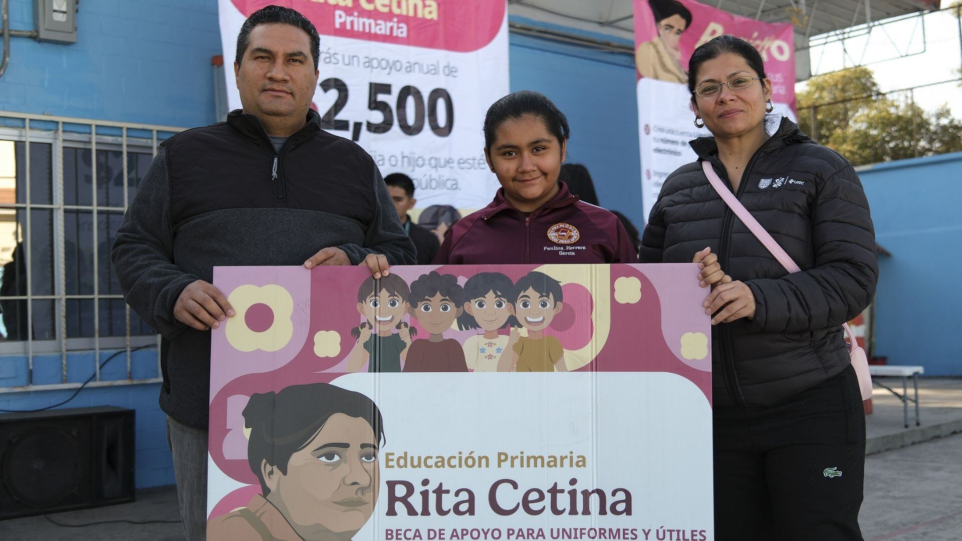 La entrega de tarjetas del Bienestar para la Beca Rita Cetina se llevará a cabo de mayo a julio (Foto: gobierno de México)