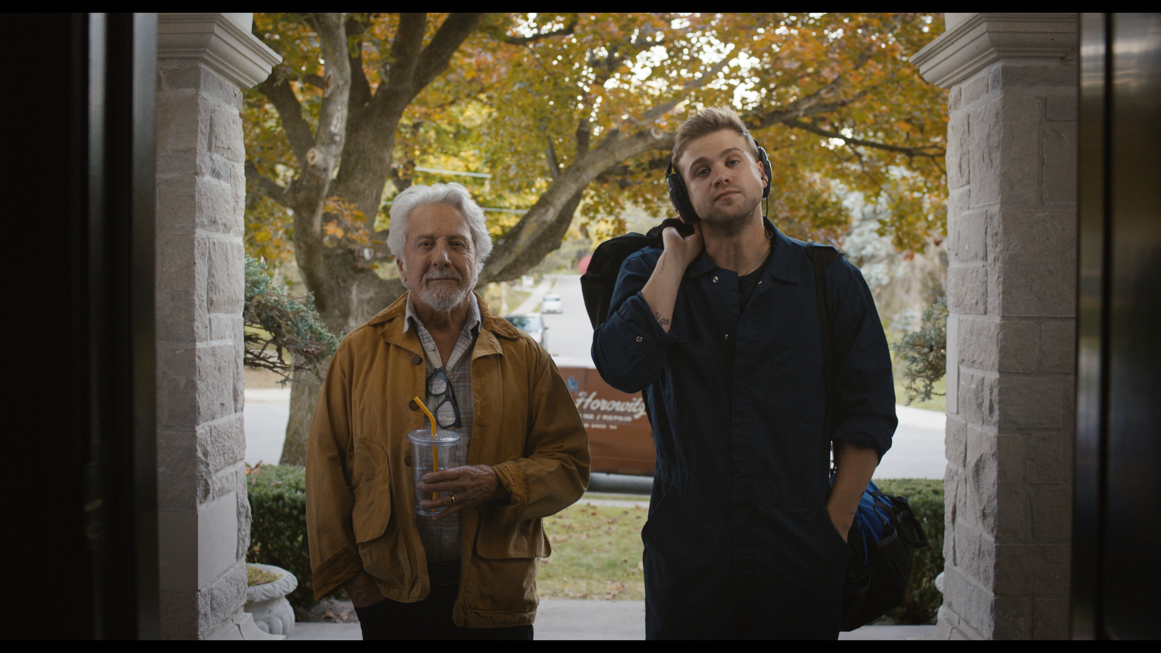 La película reúne por primera vez en pantalla a Dustin Hoffman, Jean Reno y Leo Woodall, combinando tres generaciones de actores destacados. (BF Paris)