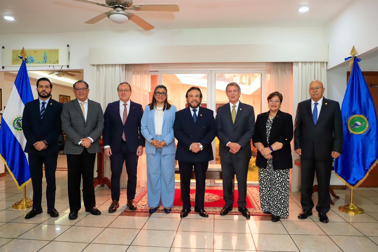 Félix Ulloa hijo encabezó en San Salvador una reunión con representantes diplomáticos para impulsar la integración centroamericana. (Cortesía: Vicepresidencia de la República de El Salvador)
