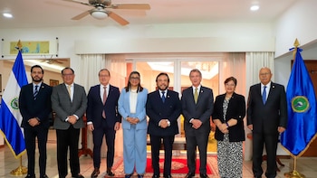 El vicepresidente Félix Ulloa reúne en San Salvador a diplomáticos para impulsar la integración centroamericana