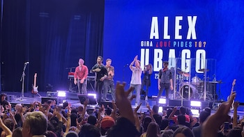 Alex Ubago celebró 25 años de “¿Qué pides tú?” con una noche de nostalgia y emoción en el Teatro Metropólitan