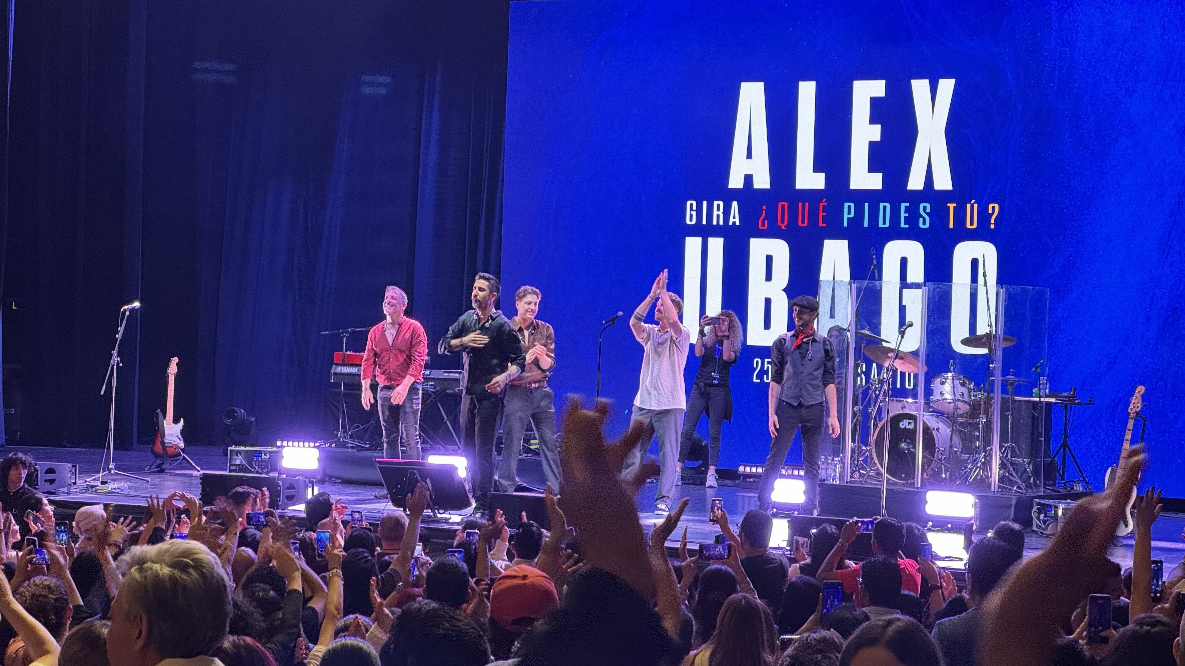 Alex Ubago celebra 25 años de su disco debut con emotivo concierto en el Teatro Metropólitan