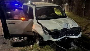 “Estaba medio escabio”: se filmó manejando a 140 km/h, perdió el control y chocó contra un poste