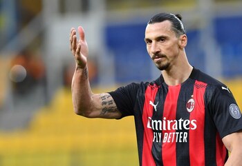 Zlatan Ibrahimovic renovó su contrato