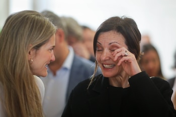 Sara Aagesen y Nevenka Fernández, durante la celebración de la jornada de debate ‘Justicia, voces y memoria: de la violencia sistémica a la reparación’. (Carlos Castro/Europa Press)