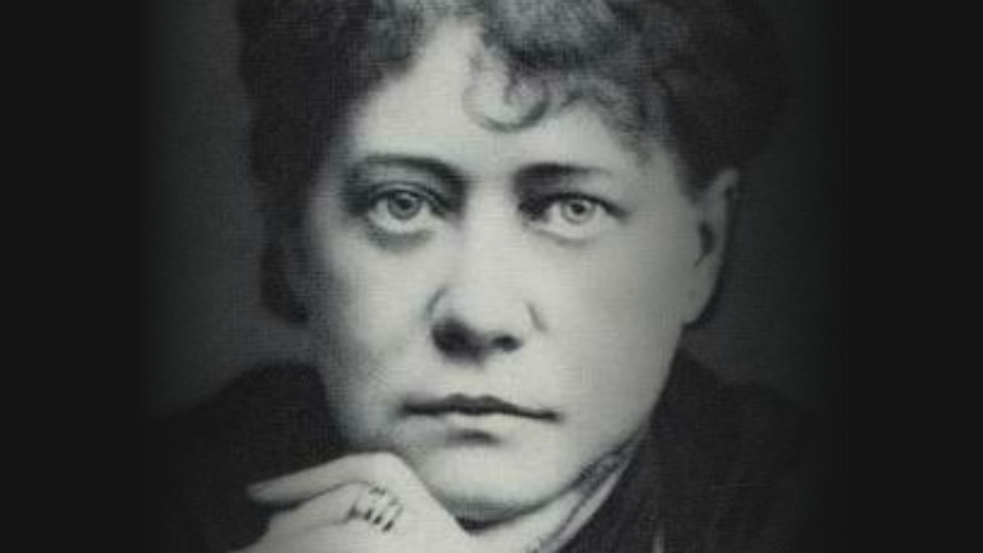 Helena Blavatsky, escritora y ocultista rusa: “Hombres, partidos, sectas y escuelas son efímeras de un día; tan sólo la Verdad, asentada en diamantina roca, es eterna y suprema” (Crédito: Wikipedia)
