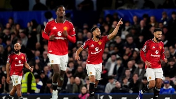 (Crónica) El Manchester United ata la Champions a costa de la crisis del Chelsea