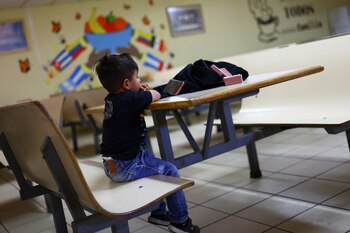 Los niños migrantes seguirán el
