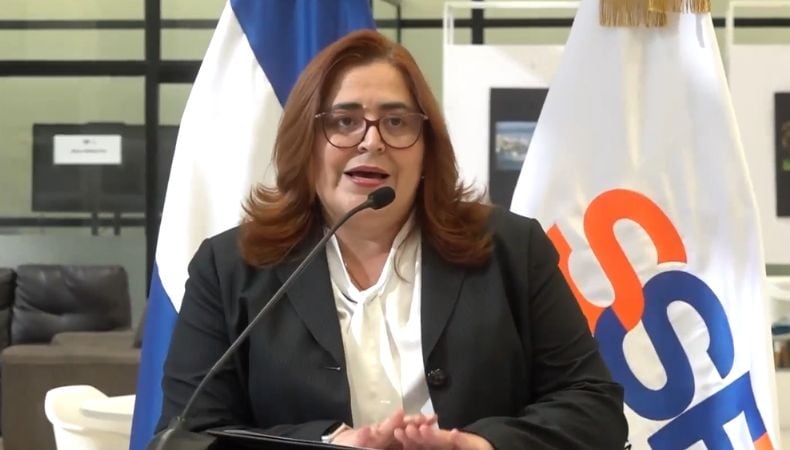 El esquema de devolución escalonada permite a los ahorrantes recuperar depósitos de hasta USD 90,000 en la sede central de COSAVI, según la superintendenta Evelyn Gracias (Cortesía: Canal 10)