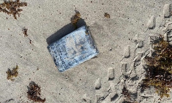 Misteriosos paquetes arrojados a tierra en Cabo Cañaveral resultan ser cocaína