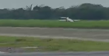 La rápida respuesta ante una falla técnica permitió que todos los ocupantes resultaran ilesos y que la aeronave fuese controlada durante la situación crítica, según detallaron medios locales - crédito captura de pantalla video aficionado