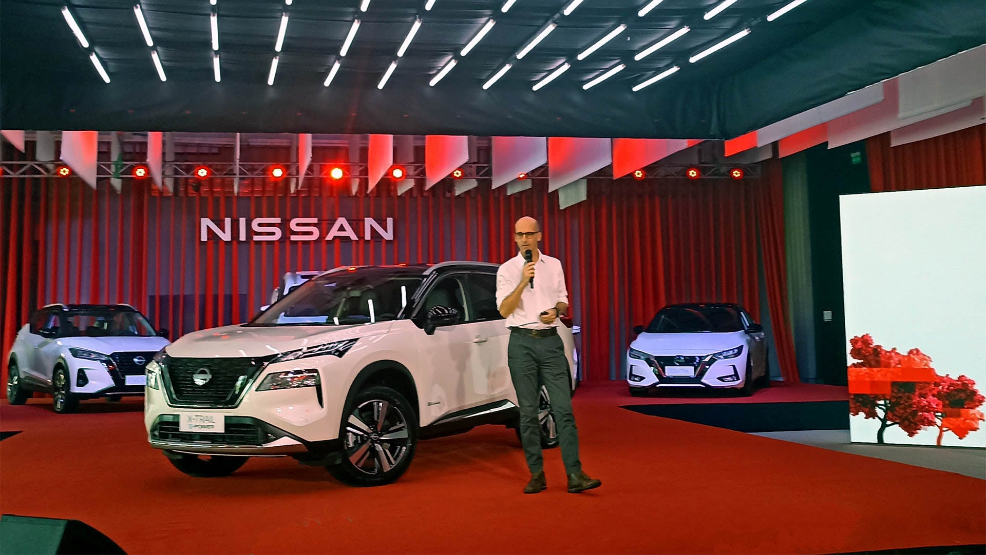 Nissan Argentina anunció la firma de los contratos de traspaso de la operación argentina a los Grupos empresarios Simpa y Tagle, que tomarán posesión de la compañía antes de fin de año.