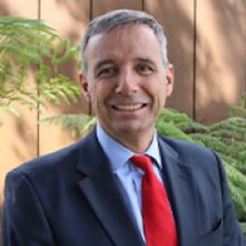 Su trayectoria también incluye cargos de liderazgo en el sector privado y académico, entre ellos la presidencia de Fasecolda, la dirección de Asocolflores y el decanato de la Facultad de Economía de la Universidad del Rosario - crédito Universidad del Rosario