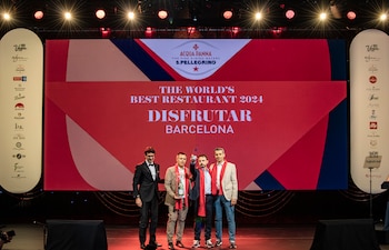 Los chefs de Disfrutar, recogiendo