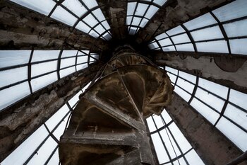 Los vitrales del interior de