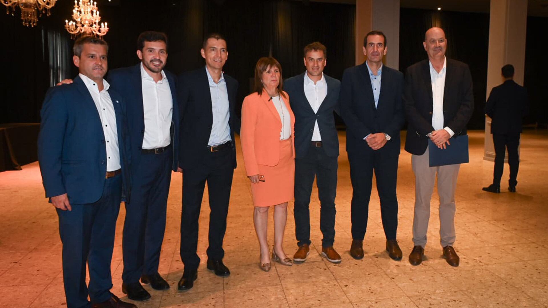 Mariano Campero, Martín Arjol, Luis Picat, Patricia Bullrich, Francisco Monti, Pablo Cervi y Federico Sturzenegger en el acto de La Rural