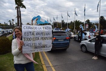 "Repudiamos, también, actitudes autoritarias como